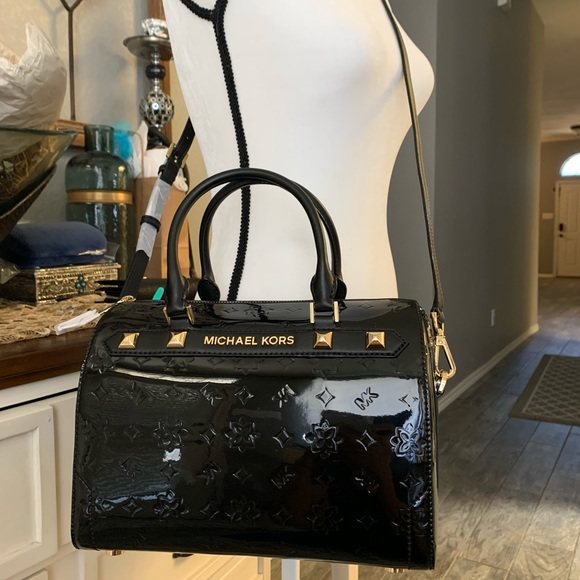 Sale‼️ Beautiful MK 🖤 karla  duffle bag🖤 - Picture 3 of 8